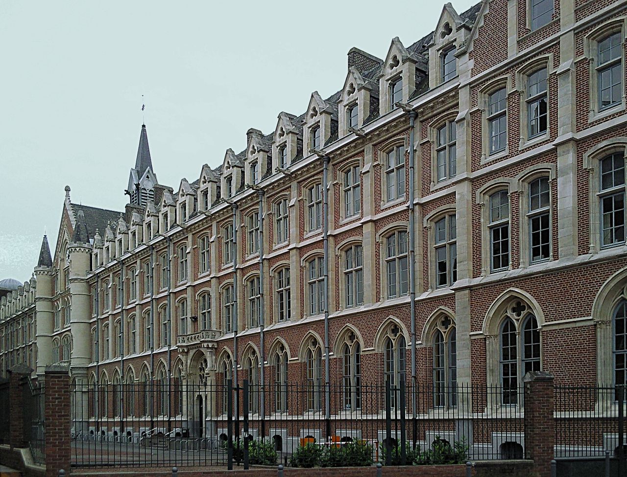 Vue de l'université catholique de Lille côté cour, dans le quartier Vauban