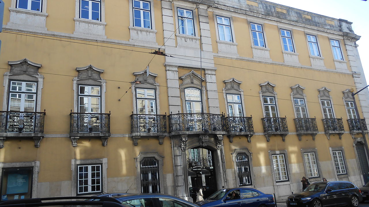 A Universidade Aberta em Lisboa, instalada no Palácio Bramão, construido em 1760 - 2.